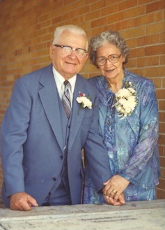 Mom & Dad.jpg (24659 bytes)